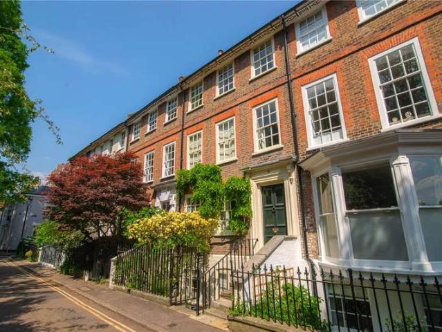House for sale in St Margarets, Greater London