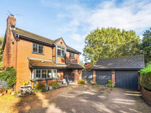 House for sale in Marshfield, Newport