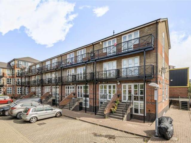 House for sale in Bromley-by-Bow, Poplar Grove