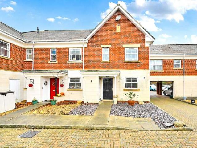 House for sale in Dettingen Park, Deepcut