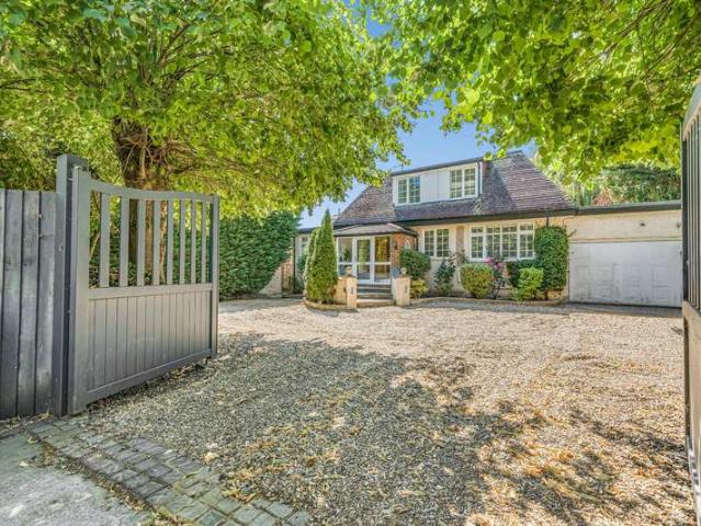 House for sale in Littleton, Spelthorne