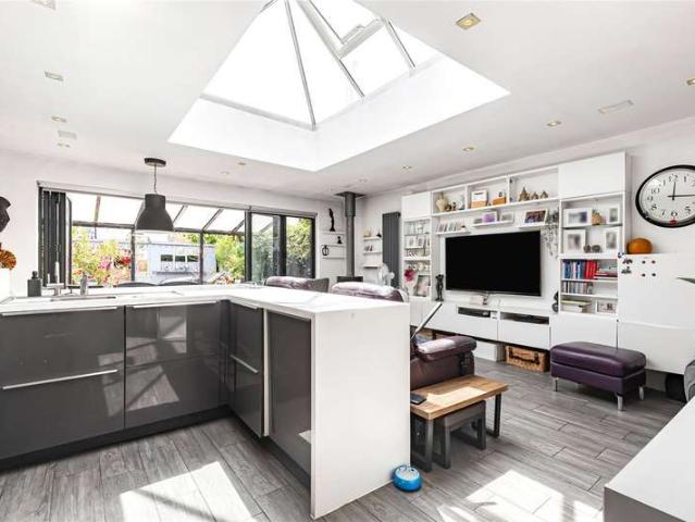 House for sale in Furzedown, Greater London