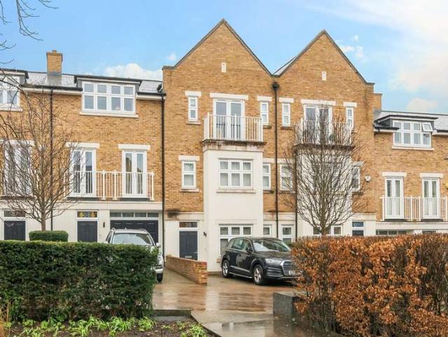 House for sale in Roehampton, Greater London