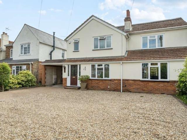 House for sale in Woodley