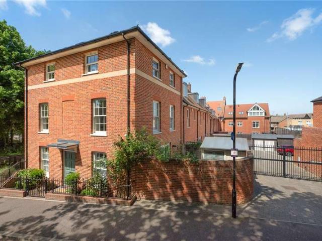 House for sale in The King's Mile, The Bridge