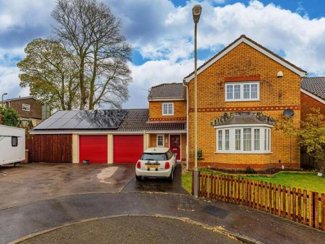 House for sale in Tredomen, Hengoed