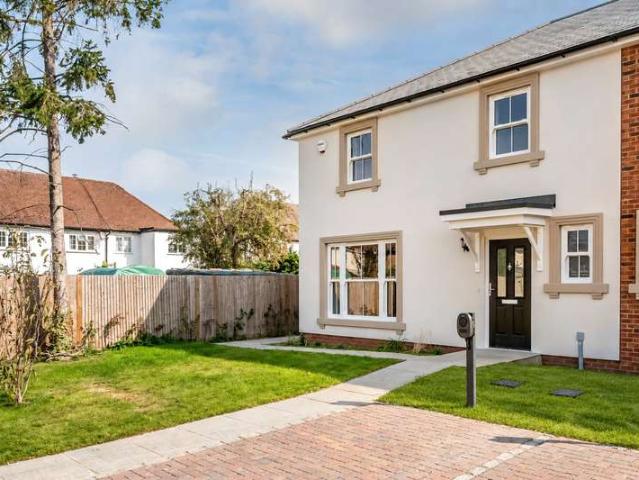 House for sale in Royal Borough of Kingston upon Thames, Greater London