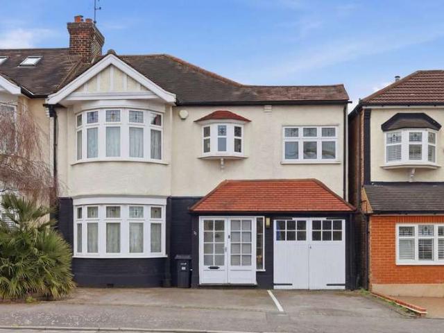 Farm for sale in Snaresbrook, Greater London