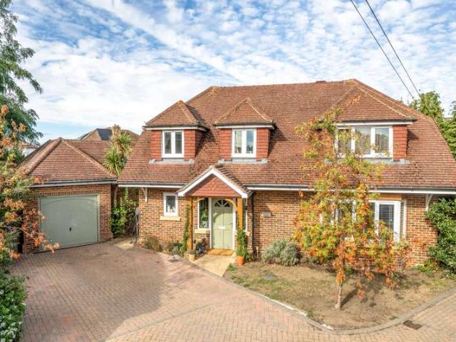 House for sale in Swallowfields, Elmbridge