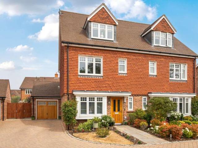 House for sale in Fole, Surrey