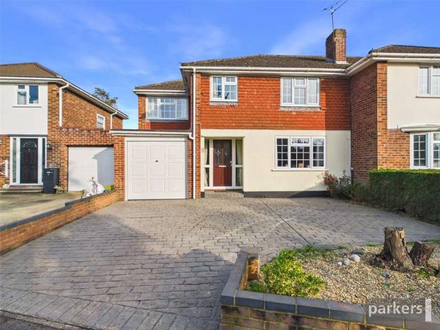 House for sale in Woodley