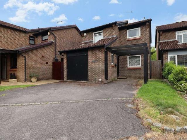 House for sale in Goldsworth Park, Woking