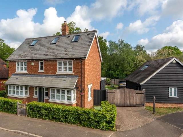 House for sale in Pachesham Park, Surrey