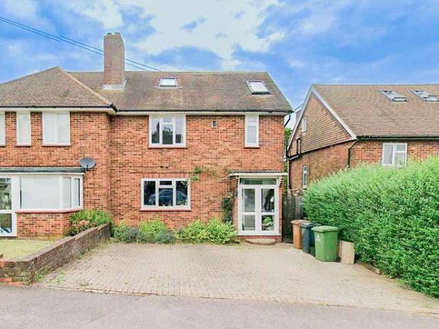 House for sale in Hooley, Red Hill