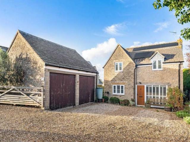 House for sale in Kemble, Cotswold