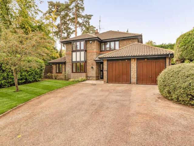 House for sale in North Ascot, Ascot