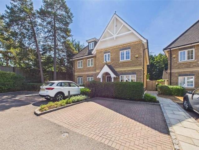 House for sale in Heatherside, Heol-las