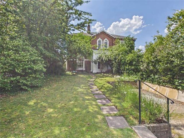 House for sale in Barbourne, Worcestershire