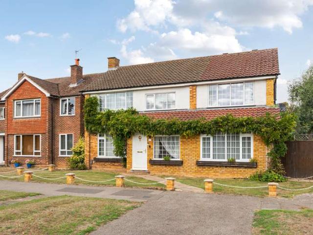 House for sale in Upper Halliford, Spelthorne