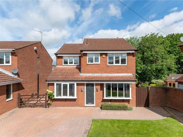 House for sale in Churwell, West Yorkshire