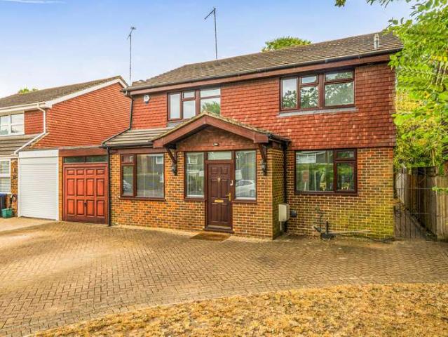 House for sale in Heol-las, Surrey