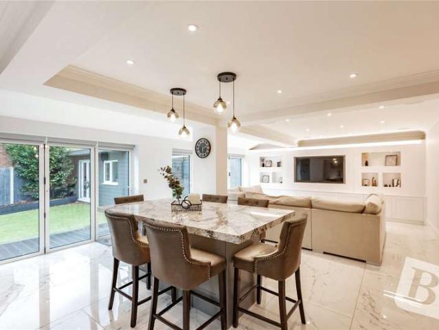 House for sale in Pilgrims' Hatch, Navestock Side