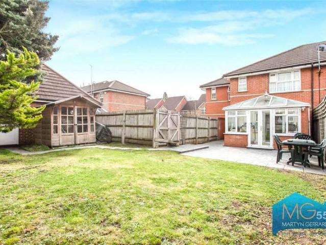 House for sale in Mill Hill, Greater London