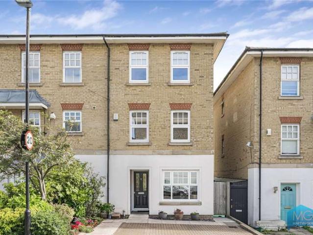 House for sale in Muswell Hill, Greater London