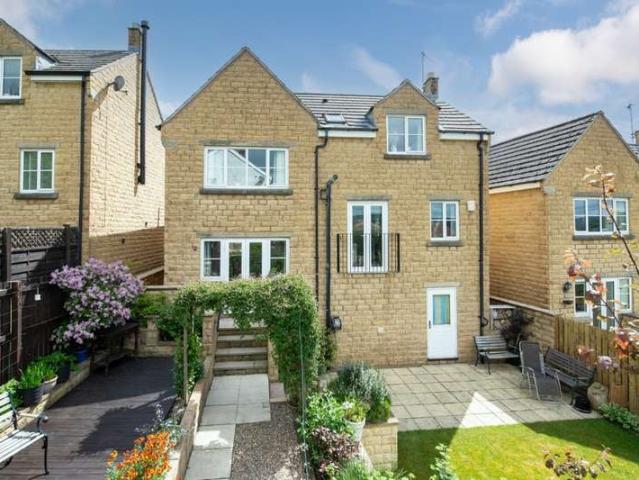 House for sale in Riddlesden, West Yorkshire