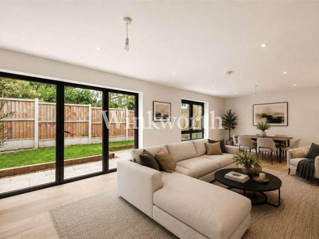House for sale in Winchmore Hill, Palmers Green