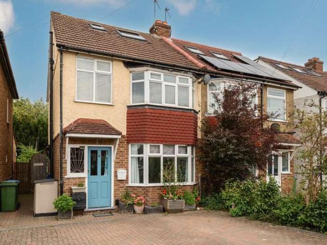 House for sale in Swallowfields, Elmbridge