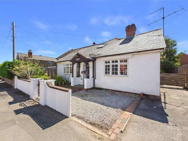 House for sale in Heol-las, Surrey