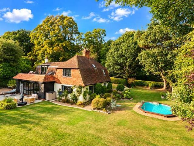 House for sale in Sparrow Row, Surrey Heath