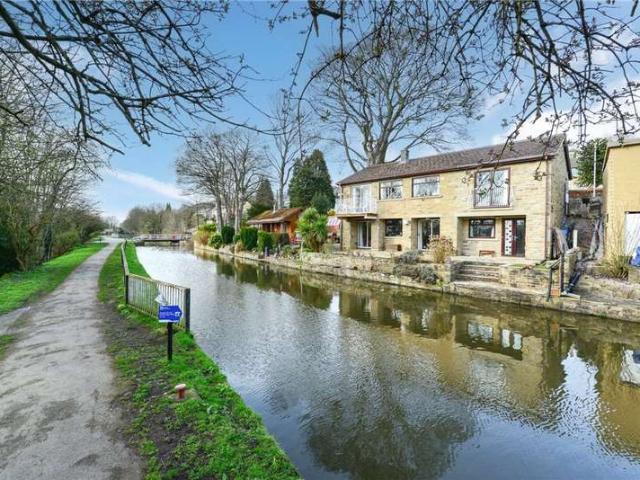 House for sale in Riddlesden, West Yorkshire