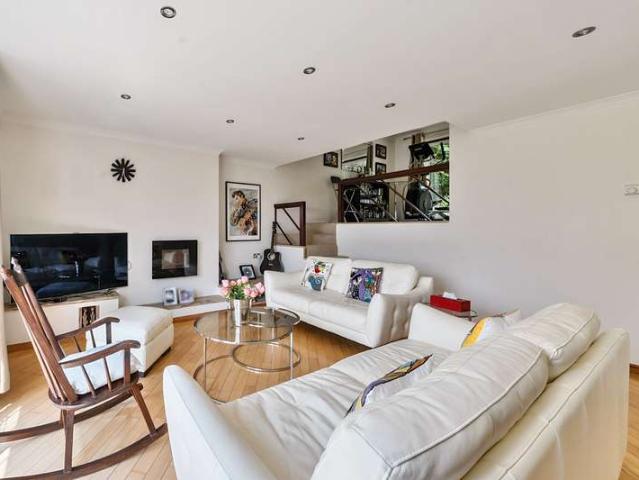 House for sale in Northwood, Greater London