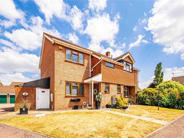 House for sale in Eaton Bray, Bedfordshire