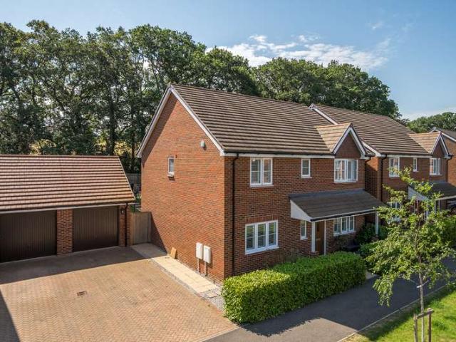 House for sale in Fole, Surrey