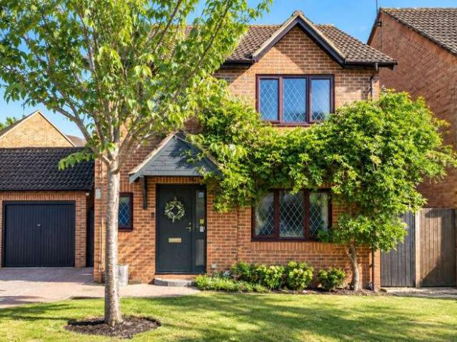 House for sale in Finchampstead