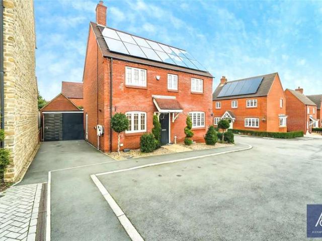 House for sale in Foxhills, Brackley
