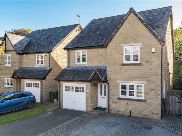 House for sale in Cottingley, West Yorkshire