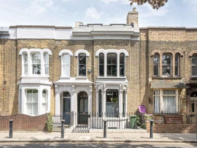 House for sale in Old Ford, Mile End