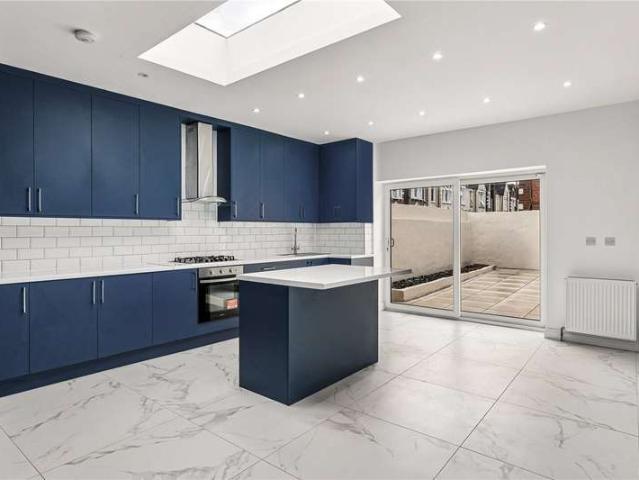 House for sale in London Borough of Merton, Mitcham