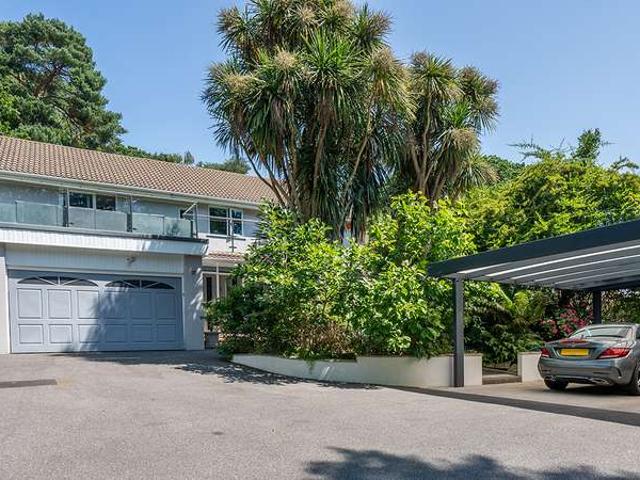 House for sale in Holdenhurst, Bournemouth