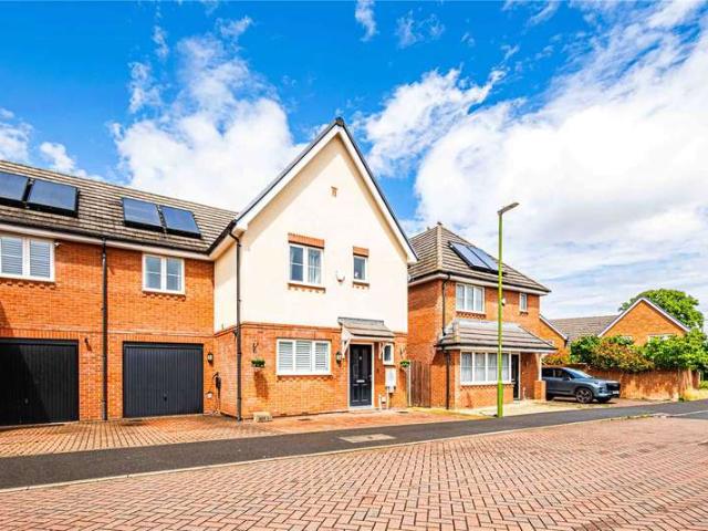 House for sale in Batchworth, Hertfordshire