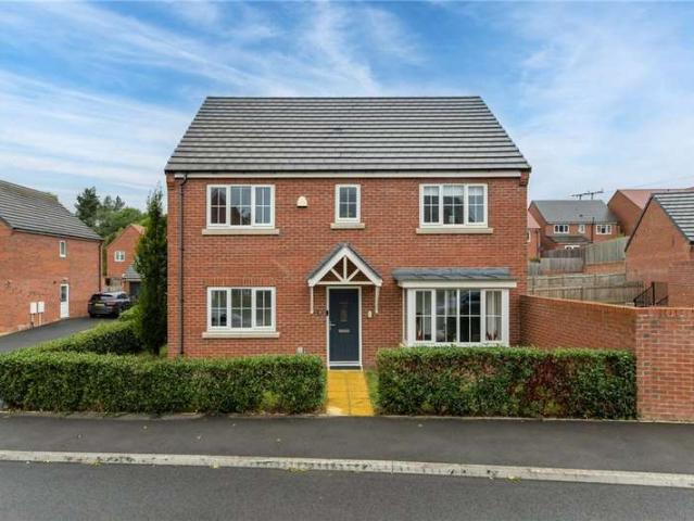 House for sale in Churwell, West Yorkshire