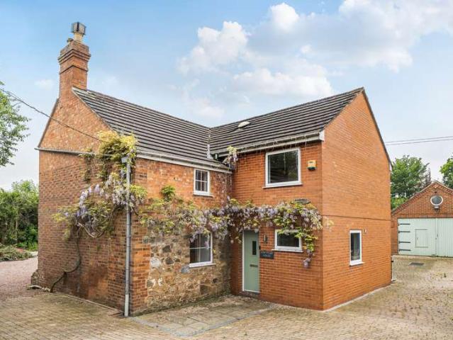 House for sale in Bromsberrow Heath, Gloucestershire