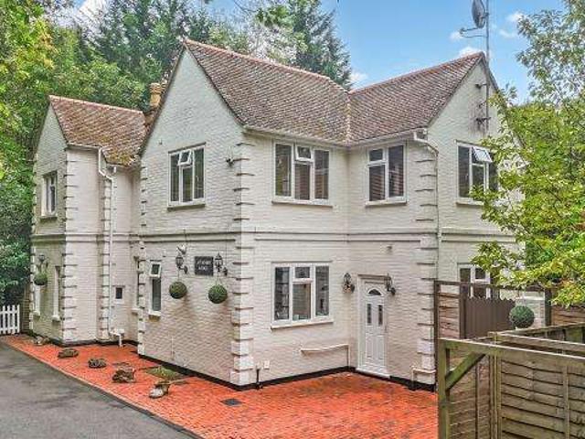 House for sale in Heol-las, Surrey