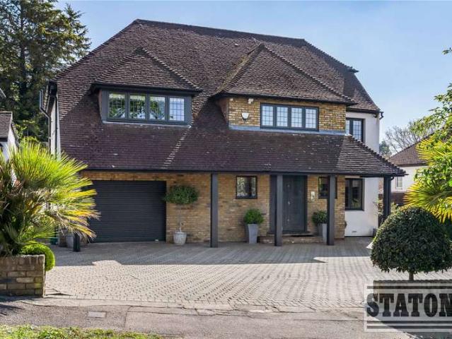 House for sale in Hadley Wood, Greater London