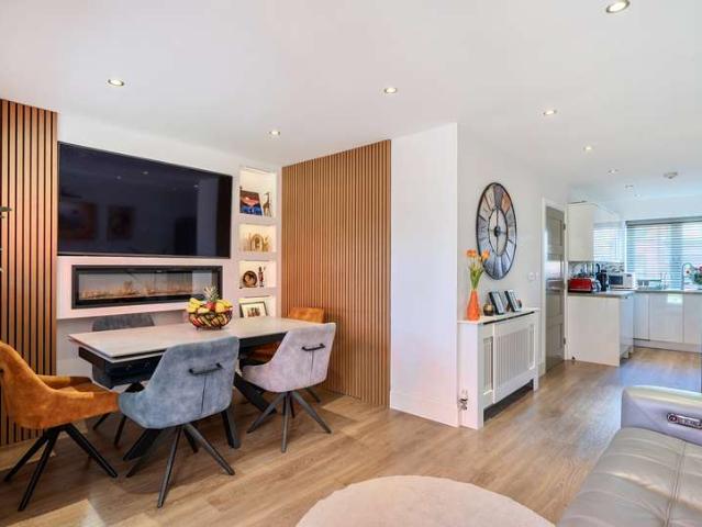 House for sale in Kingswood