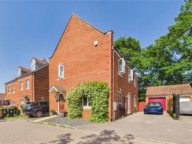 House for sale in Shinfield, Three Mile Cross